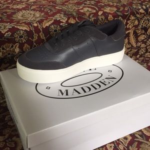 Brand new never worn Steve Madden sneakers
